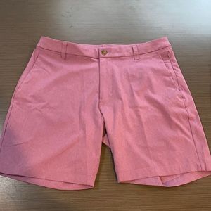 Lilac purple men’s Lulu Lemon Commission 7” shorts.